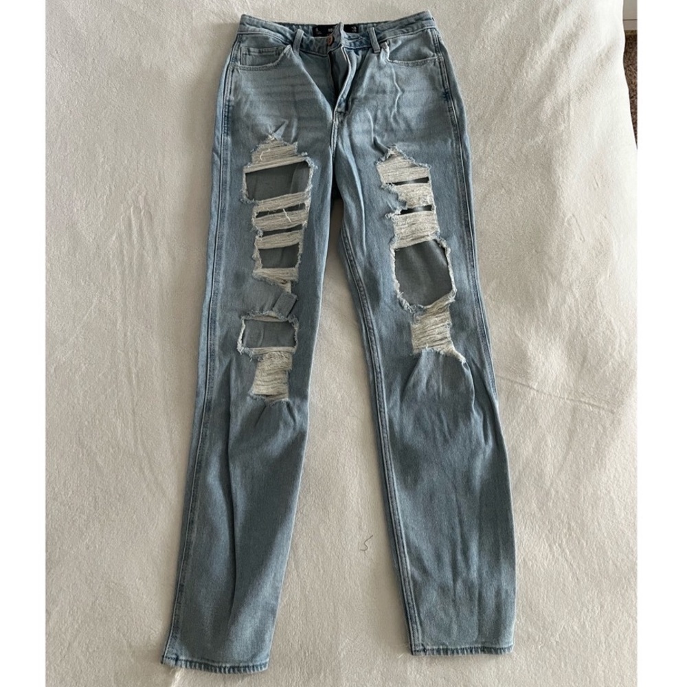 BRAND NEW HOLLISTER HIGH RISE MOM JEANS